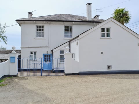 Impressive rear fa&ccedil;ade and gated entrance | Yawl House, Uplyme, near Lyme Regis