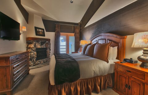Room, Indoors, Bedroom, Furniture, Living Room
