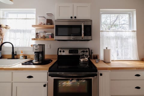 Electric oven and range with microwave overhead. Locally roasted coffee provided!