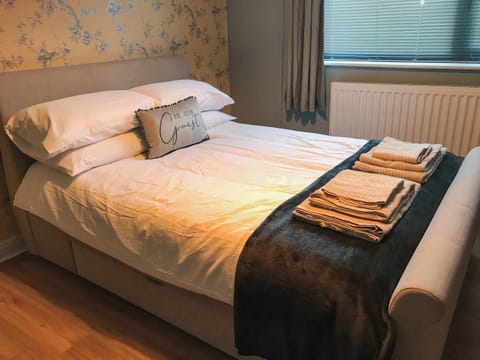 Double bedroom | Hillcrest, Bolsover, near Chesterfield