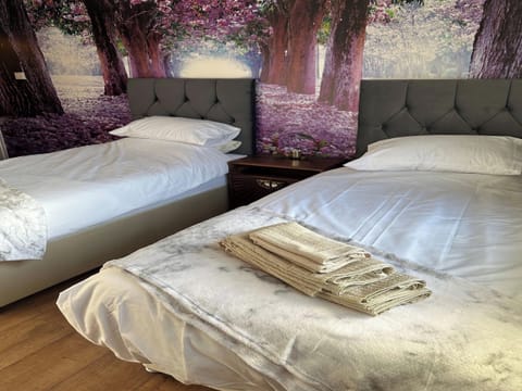 Twin bedroom | Hillcrest, Bolsover, near Chesterfield