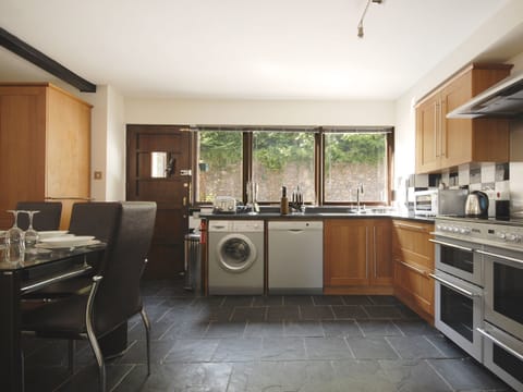 Kitchen | 7 Torwood Gables - Torwood Gables, Torquay