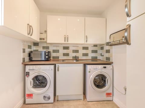 Utility room | Marram Dune Beach House, Brean