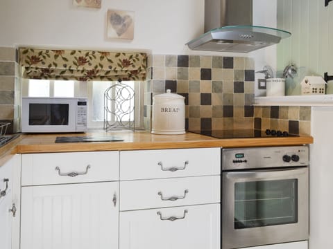 Fully appointed fitted kitchen | The Dove Cot & Annexe, The Dove Cot - The Dove C, Clappersgate, near Ambleside