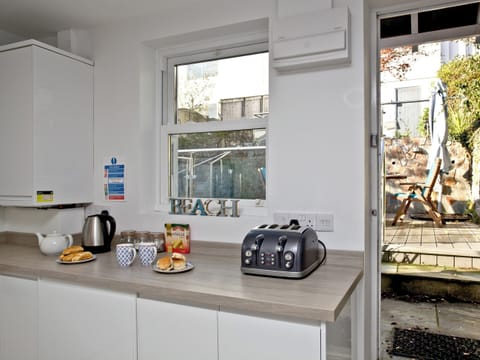 Delightful dining area | Anchor Loft, Fowey