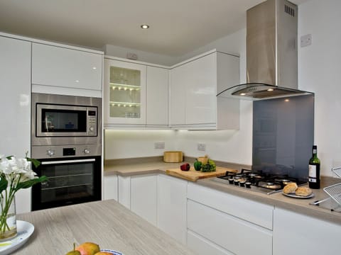 Kitchen with access to the garden | Anchor Loft, Fowey