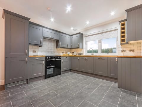 Kitchen area | Fiadh Ruadh - Gartclach Farm, Gartmore, near Stirling
