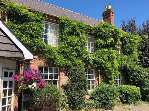 Beer garden of the Compasses Inn opposite to the holiday home | Blue Charm, White Wing - The Compasses Inn Cottages, Damerham, near Fordingbridge