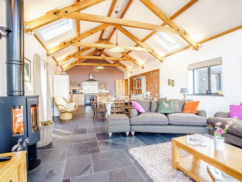 Open plan living space | Glowty Newydd - Y Tai Fferm, Llandissilio, near Narberth