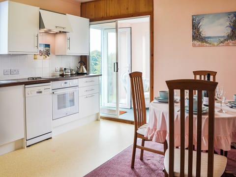 Kitchen/diner | Sunny Bank - Hunmanby Gap Cottages, Hunmanby Gap, near Filey