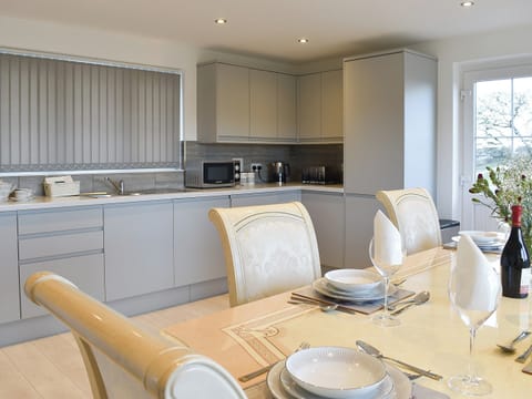 Kitchen/diner | Four Burrows Bungalow, Blackwater, near St Agnes