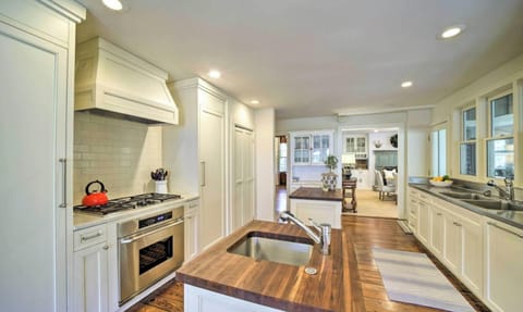 Fully equipped kitchen- Main  Level