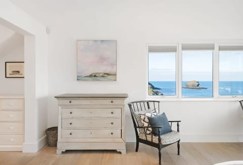 Shore Edge, Portreath: Imagine waking up to such a spectacular sight