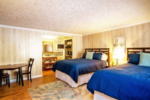 This lodge is furnished with 2 queen sized beds, perfect for 4 people!