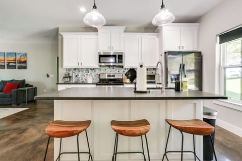 Kitchen | Cooking Basics | Breakfast Bar