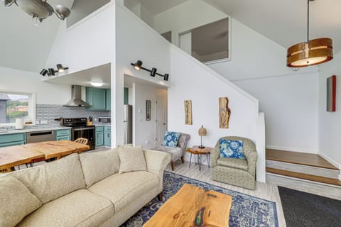 Living Room | 1st Floor | Smart TV | Electric Fireplace | Free WiFi