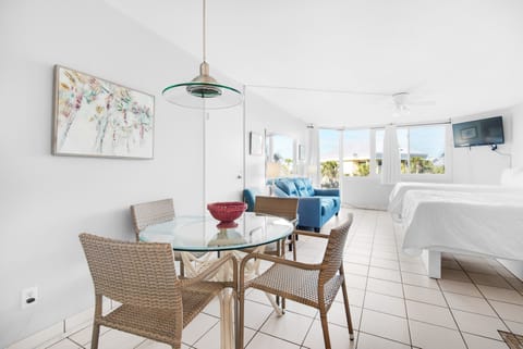 Dining table seats 4