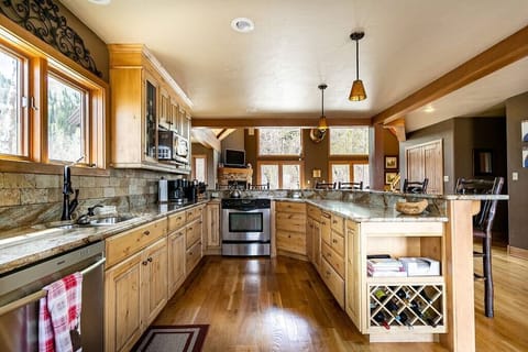 c054e8c4-92ae-4867-8f03-1264ba030a7a