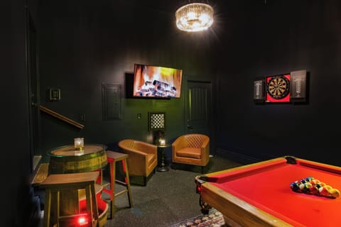 Speakeasy game room with pool, darts, TV & whiskey bar near Broadway