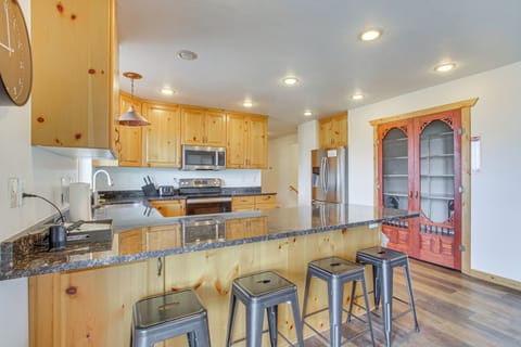 Kitchen | Main Level