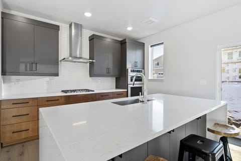 765d52b2-fb6b-40c7-ba8c-607012e8f080