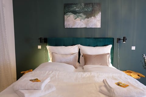 DELUXE Queen Size bed (160x200)