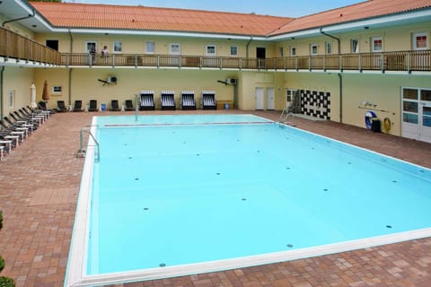 Holiday Home Swimming Pool