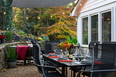 Outdoor Dining and Lounge
