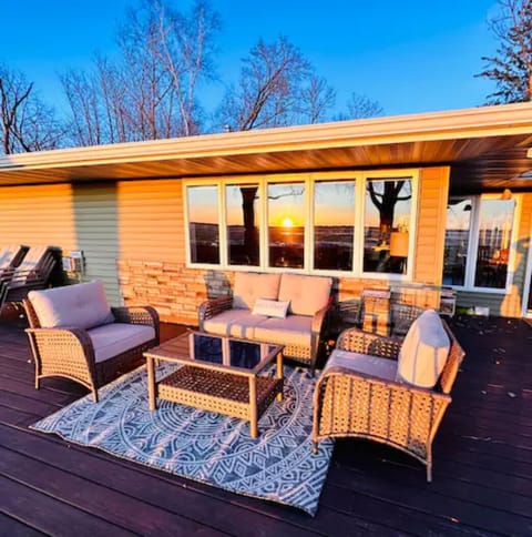 phenomenal west facing sunset views over Lake Bemidji
