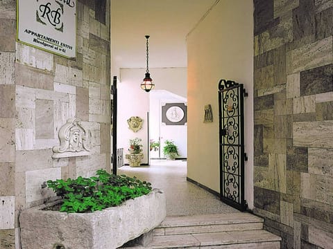 Entrance / Reception