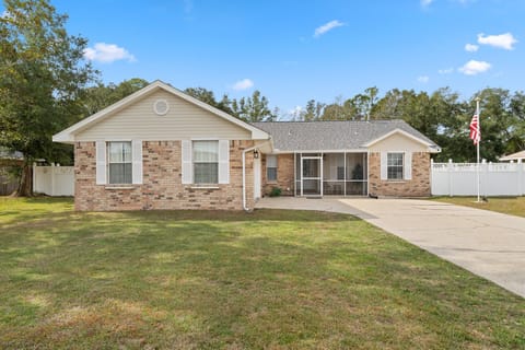 We offer a 40x16 flat driveway, perfect for boat parking during your stay.