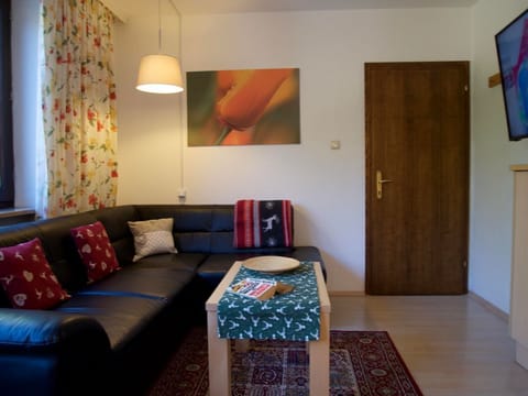 Ruhiges Appartement mit 1 Schlafzimmer und Balkon - Patricia, Haus Bed and Breakfast in Berchtesgadener Land