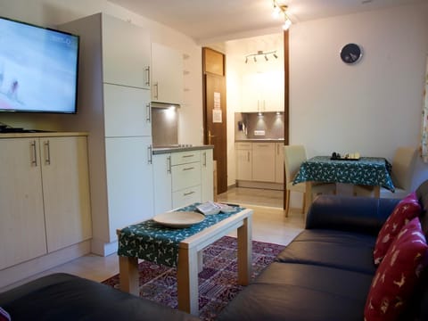 Ruhiges Appartement mit 1 Schlafzimmer und Balkon - Patricia, Haus Bed and Breakfast in Berchtesgadener Land