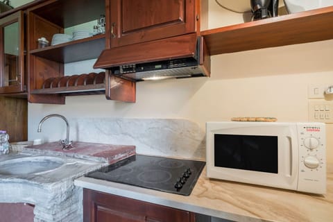 Amenities, Autumn, Kitchen, Room Detail, Spring, Summer