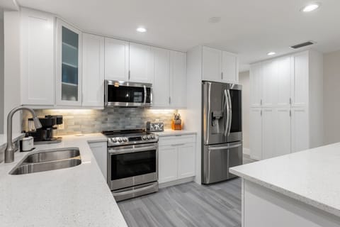 BRAND NEW FULLY STOCKED KITCHEN, soft close cabinets with large pantry!