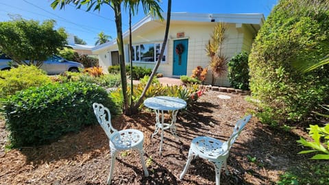 morning in front garden, perfect place for coffee