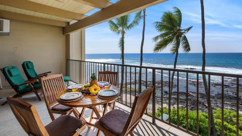 Private lanai at your direct ocean front Kona Vacation Rental