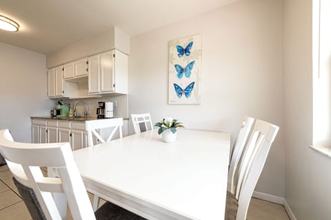 Dining Room connected to kitchen