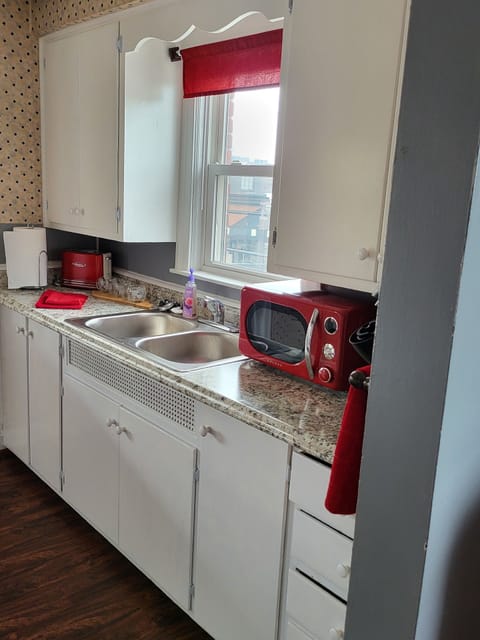 full kitchen... look for the red