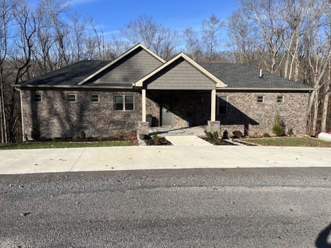 Front view built 2020, new house and furnishings 