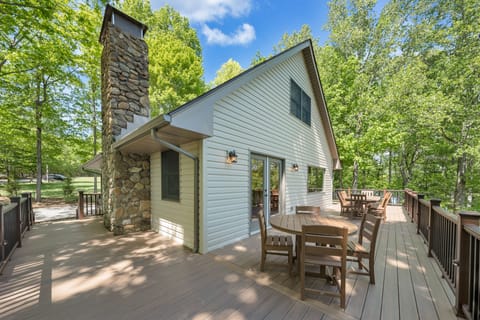 PET FRIENDLY:  Limit 2, dogs only. No Cats.  Must be house-trained.  Must be on a leash outside.  Must be caged if left alone in house.  Your dog(s) your poop.