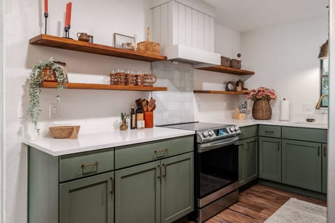 Here is the kitchen ready to meet all your cooking/baking needs!