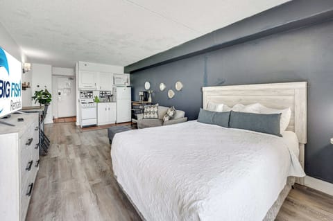 Stunning Bedroom Beautifully Decorated with Amazing Views 💫✨
