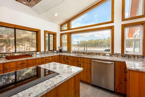 Kitchen - Main Level