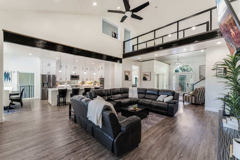 #StayInMyDistrict #BookDirect #LakesideOR #OregonCoast #LakesideVilla