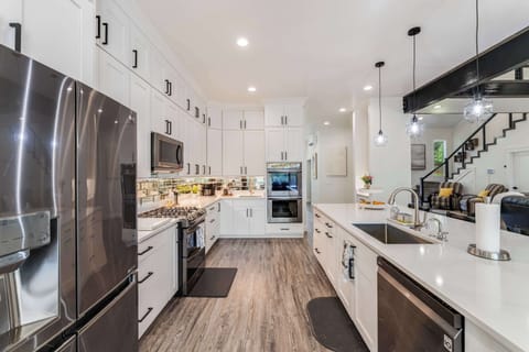 #StayInMyDistrict #BookDirect #LakesideOR #OregonCoast #LakesideVilla