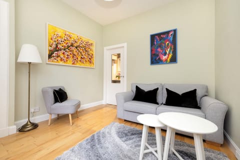 Living room with sofa/optional sofa bed