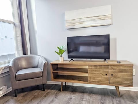 TV and extra seating