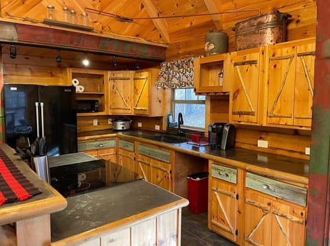 Additional kitchen view