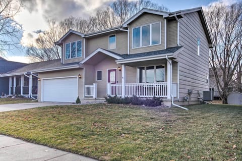 Altoona Vacation Rental | 4BR | 3.5BA | 2,048 Sq Ft | Stairs Required to Access